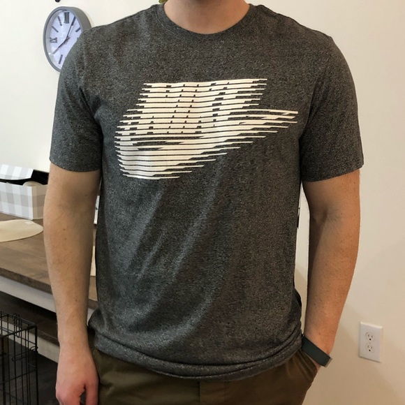 NWT NIKE Dri-Fit Tee - Picture 3 of 4